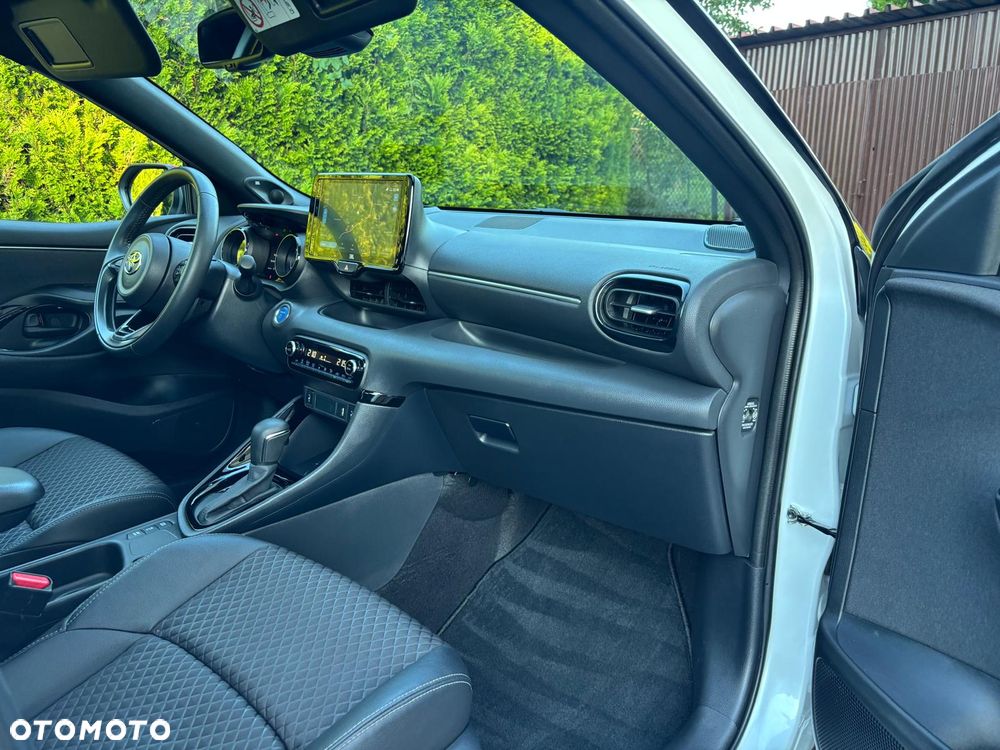 Toyota Yaris 116 1.5 VVT-i Black&White - 25