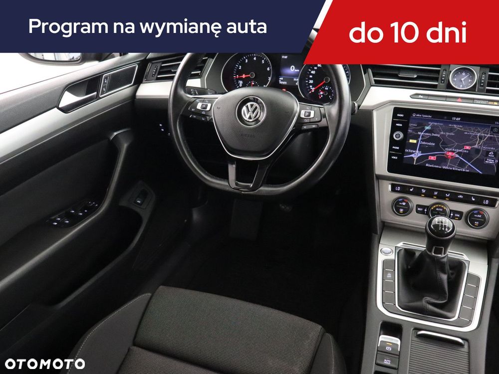 Volkswagen Passat - 9