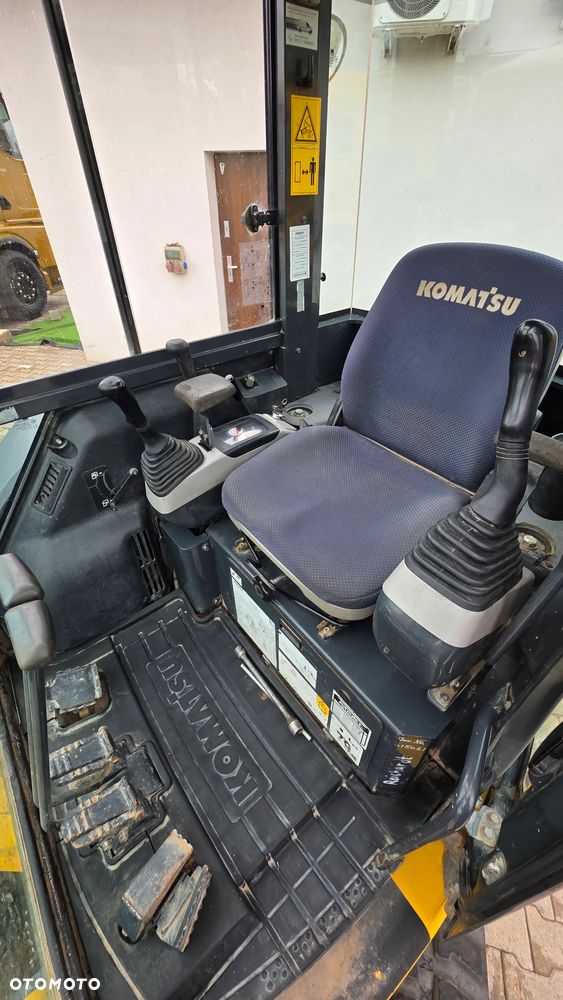 Komatsu PC30MR - 8