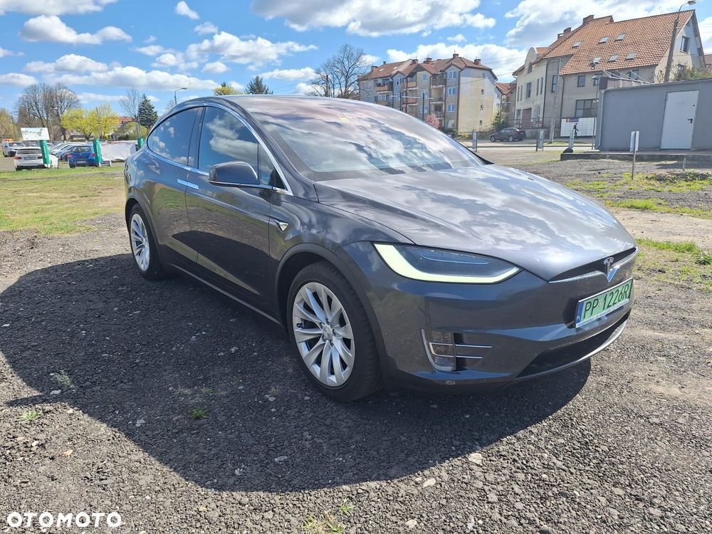 Tesla Model X - 5