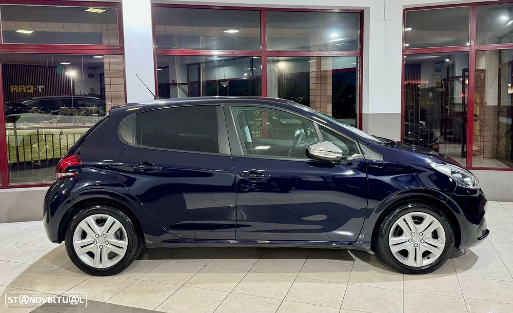 Peugeot 208 1.2 PureTech Signature - 4