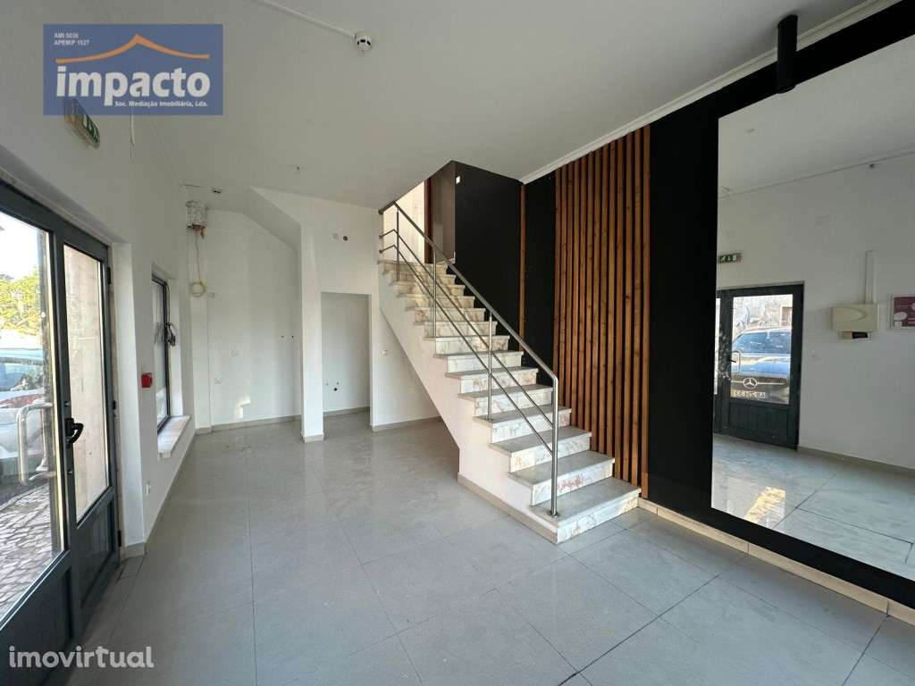 LOJA PÓVOA DE SANTA IRIA, RC e 1 Piso e garagem, possibilidade de t... - Grande imagem: 2/23