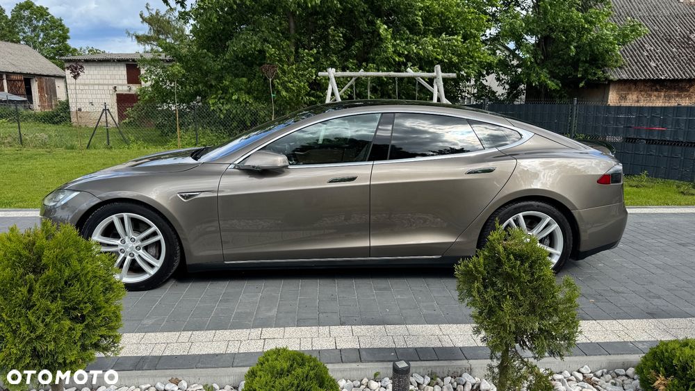 Tesla Model S 90 D - 9