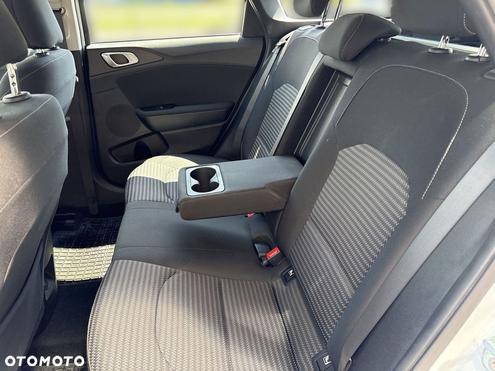 Kia Ceed - 16