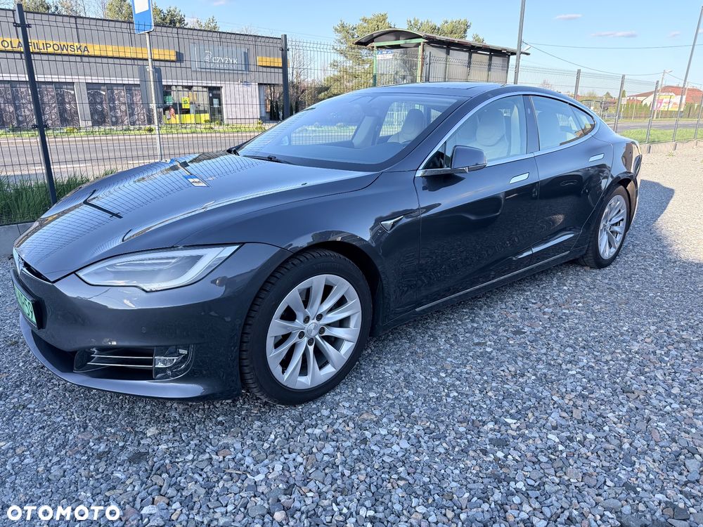 Tesla Model S - 2