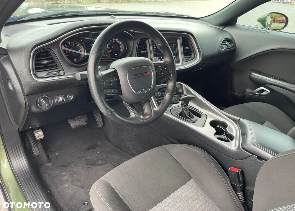 Dodge Challenger - 10