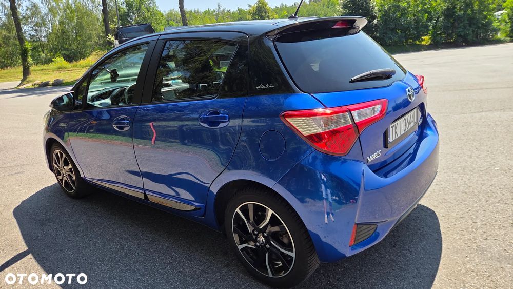 Toyota Yaris Hybrid 100 Selection - 3