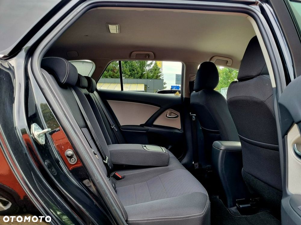 Toyota Avensis 1.8 Sol NAVI MS - 12