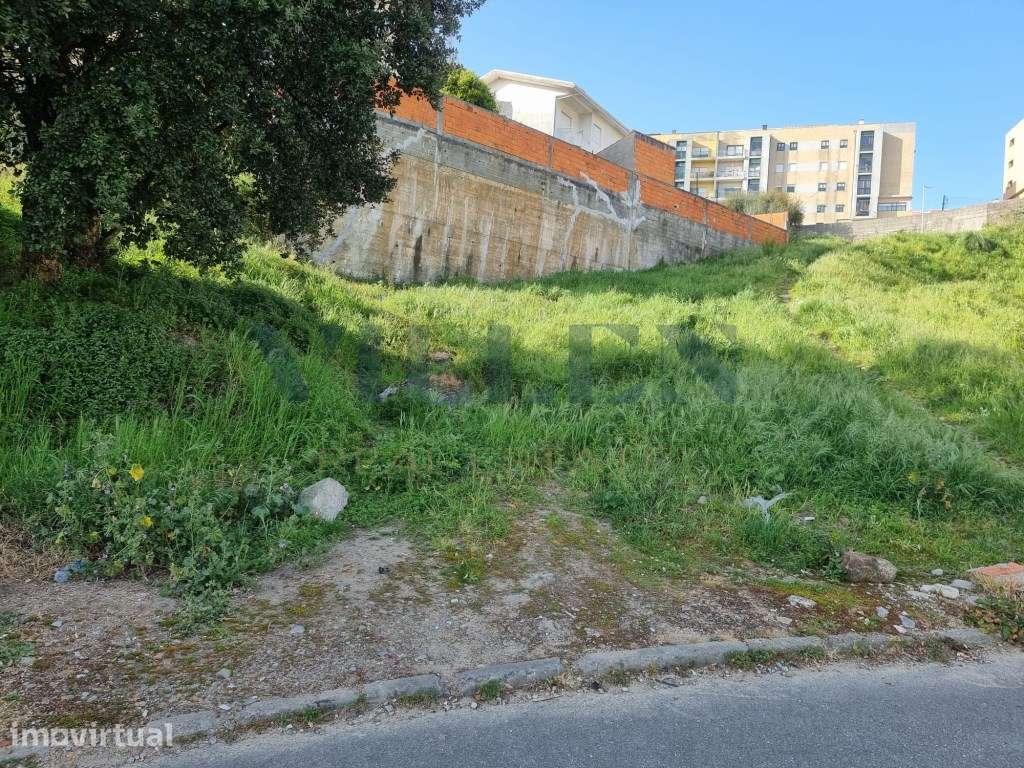 Terreno com Projeto Aprovado para Moradia T3 - Pronto a Construir - Grande imagem: 2/10