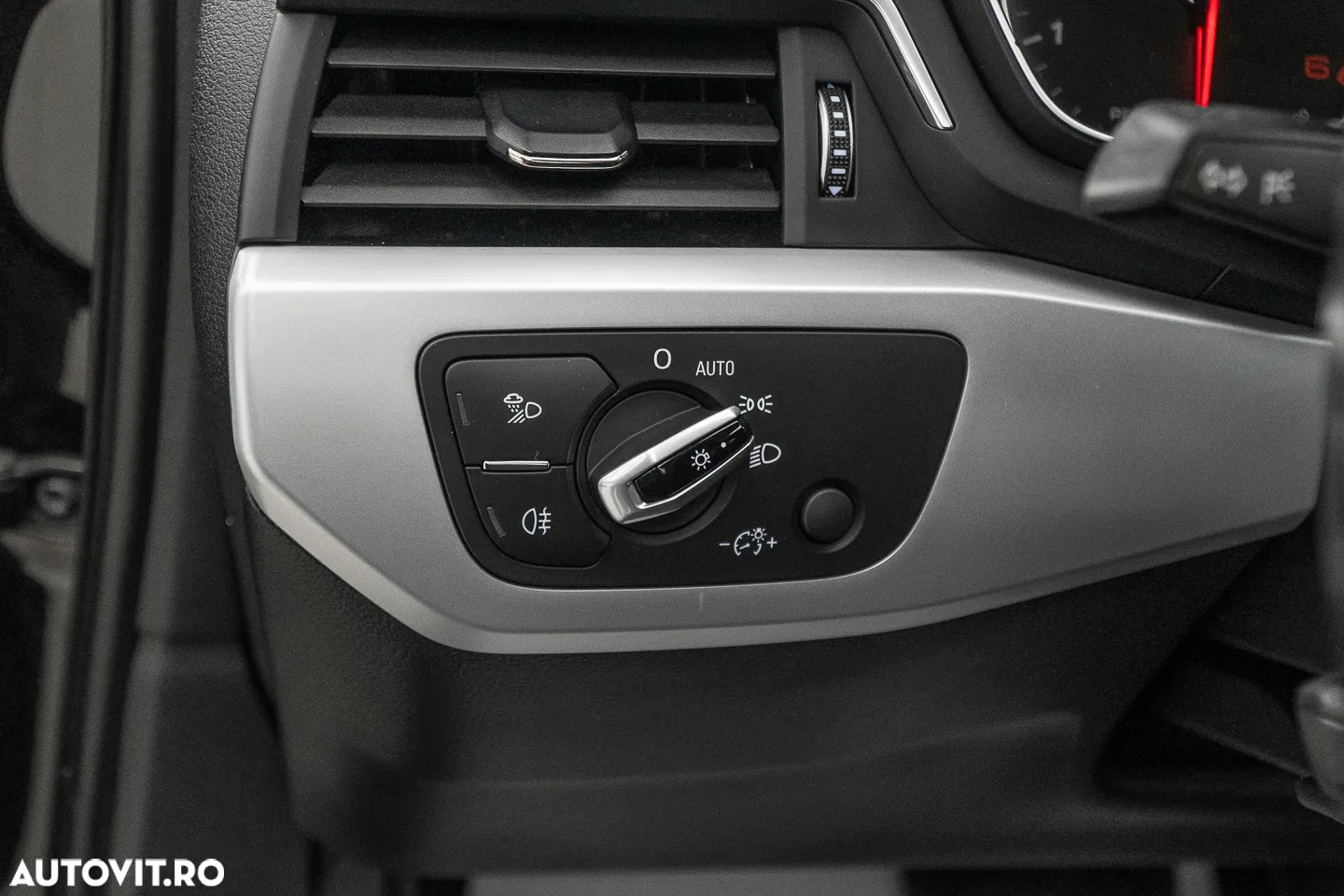 Audi A4 2.0 TDI S tronic Design - 24