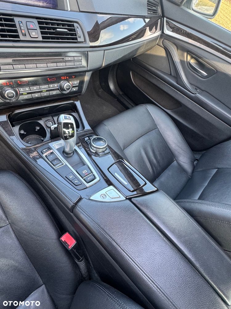 BMW Seria 5 535i xDrive Sport-Aut Luxury Line - 28