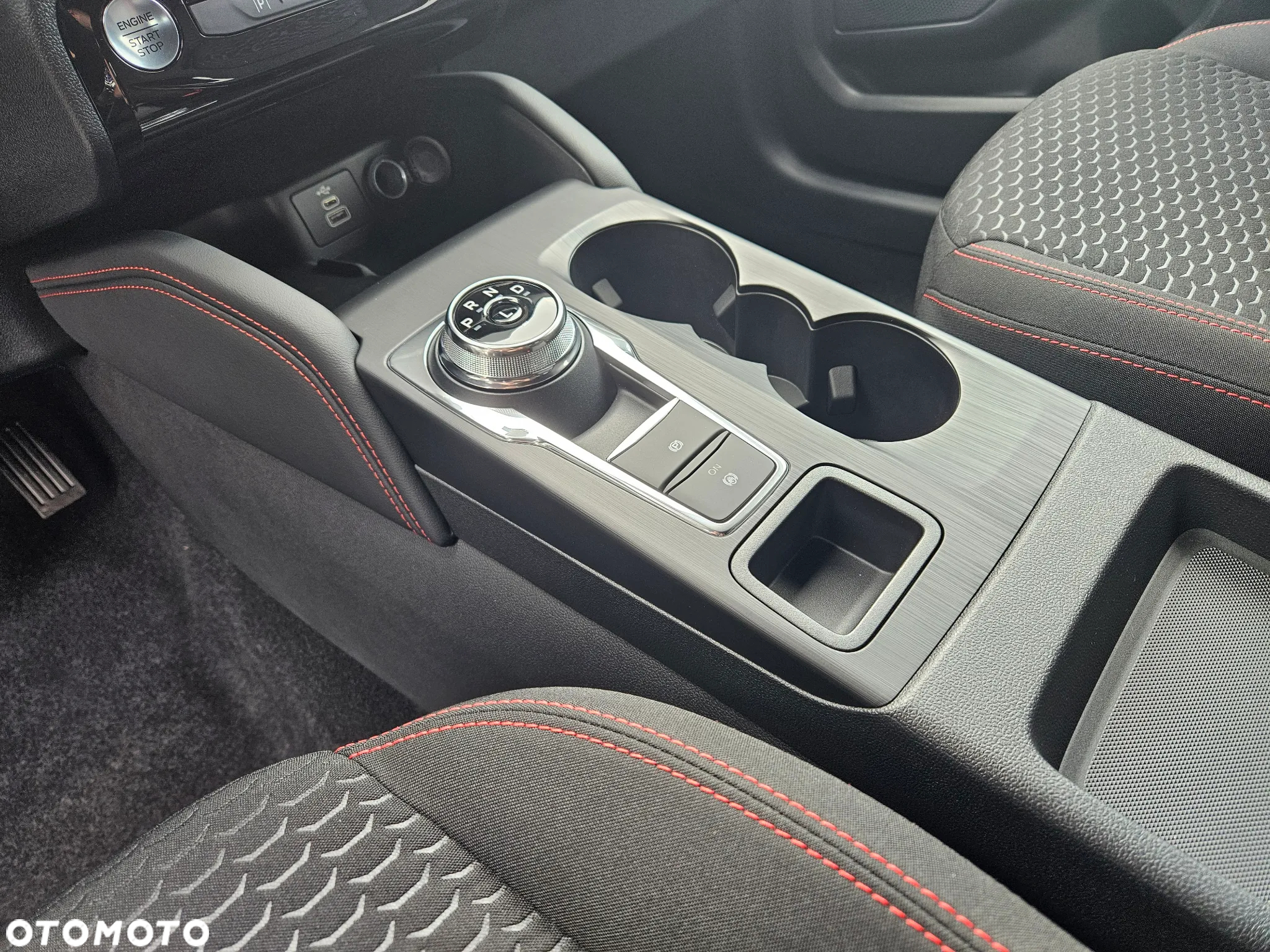 Ford Kuga 2.5 FHEV FWD ST-Line - 25