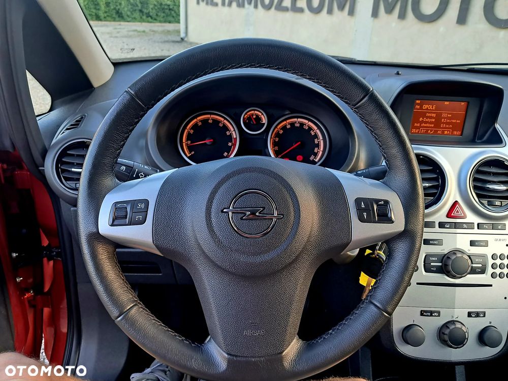 Opel Corsa 1.4 16V Cosmo - 12