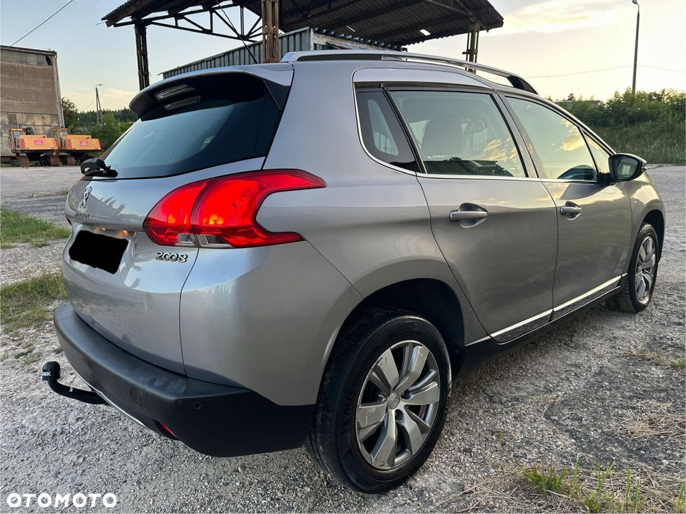 Peugeot 2008 1.2 Pure Tech Allure S&S - 9
