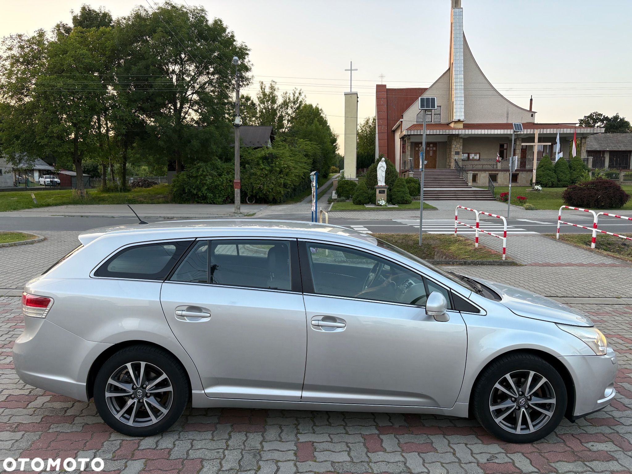 Toyota Avensis 2.0 D-4D Premium - 1