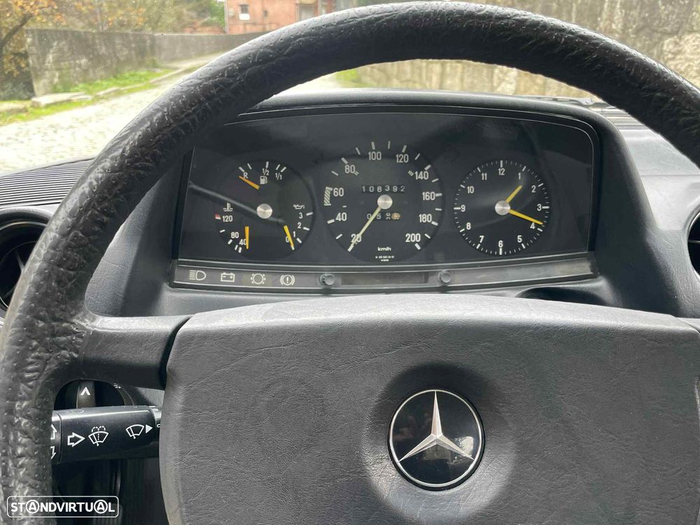 Mercedes-Benz E 200 - 21