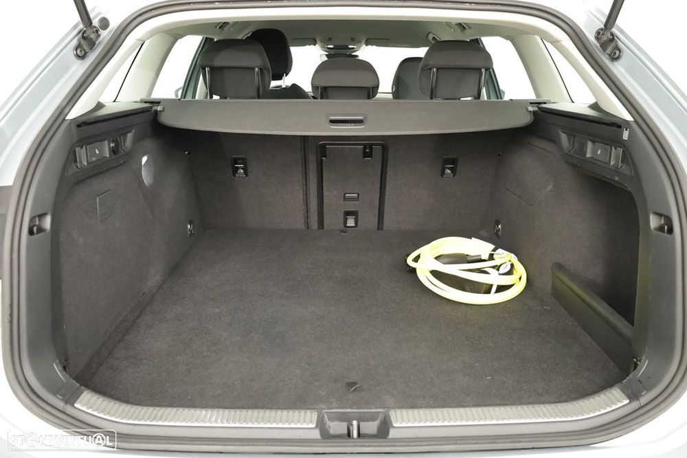 VW Passat Variant 1.5 TSI eHybrid DSG - 23