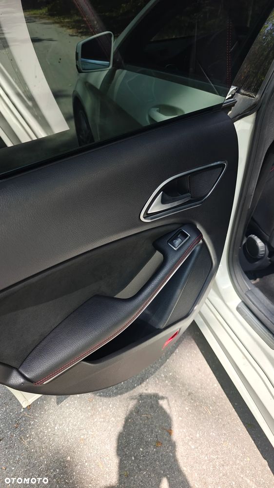 Mercedes-Benz CLA 180 7G-DCT AMG Line - 10