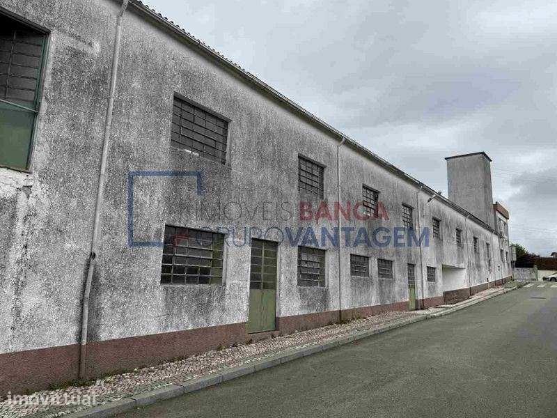 **EDIFÍCIO INDUSTRIAL | 3.300 m² | ESCAPÃES  SANTA MARIA DA FEIRA**
