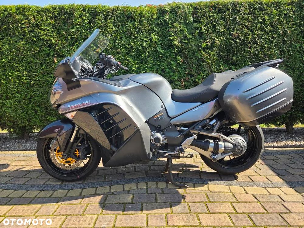 Kawasaki GTR - 13