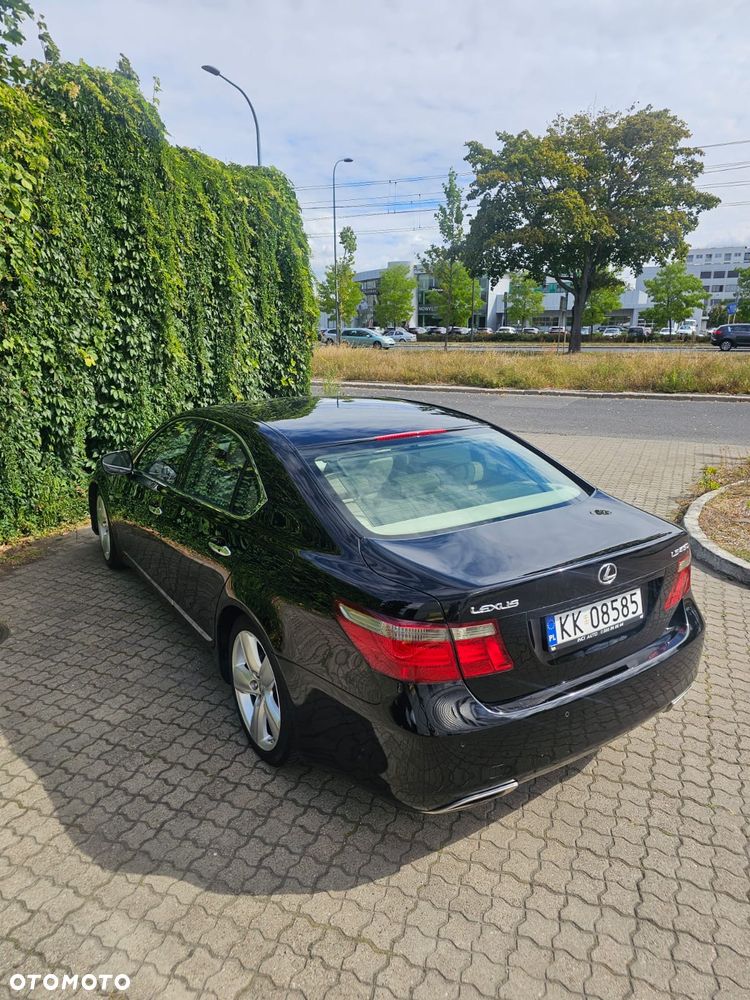 Lexus LS 460 Dynamic Line + Impression Line - 24