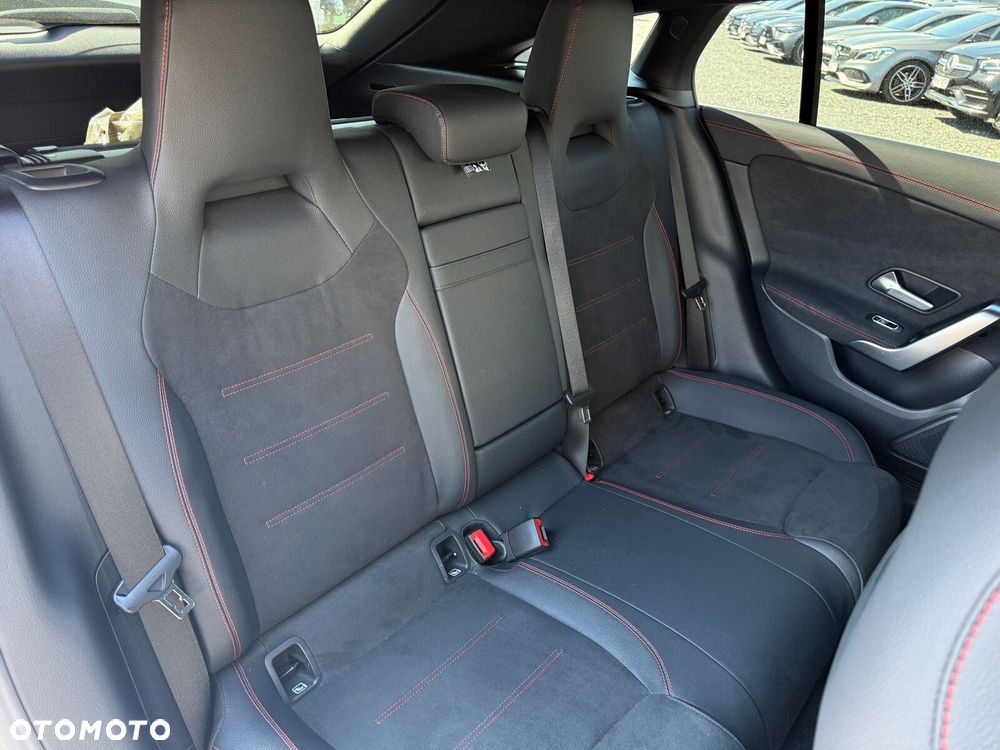 Mercedes-Benz CLA 180 AMG Line 7G-DCT - 28