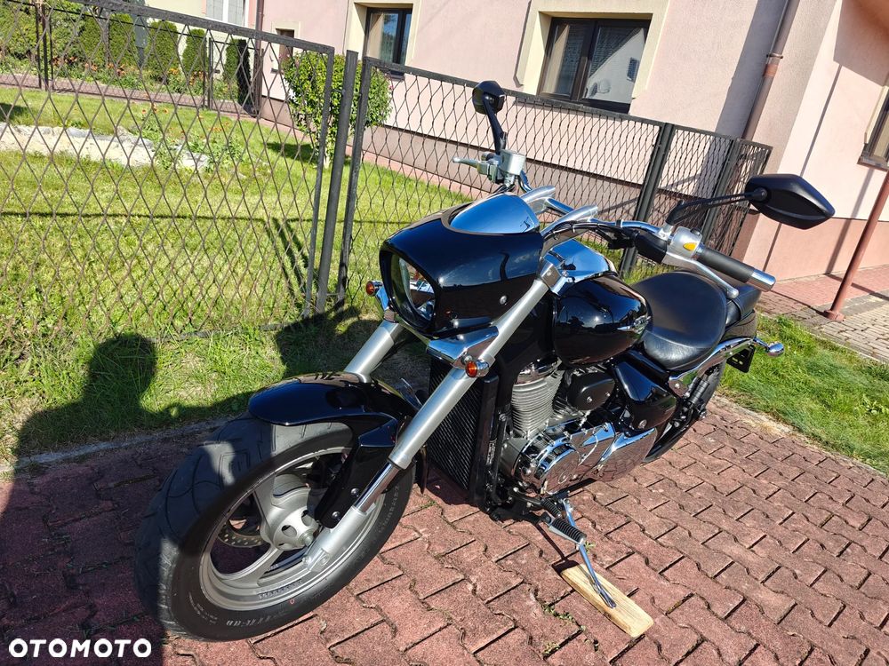 Suzuki Intruder - 13