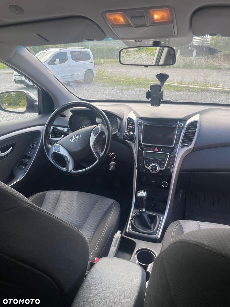 Hyundai i30 blue Kombi 1.6 CRDi Classic Navigation - 13