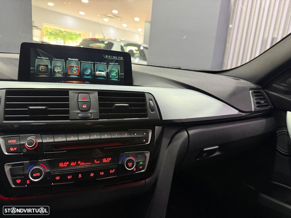 BMW 330 e iPerformance Pack M - 26