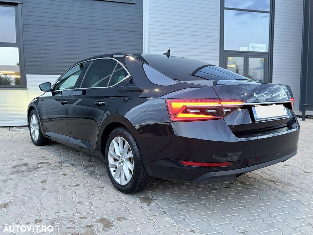 Skoda Superb 2.0 TDI DSG Ambition - 33