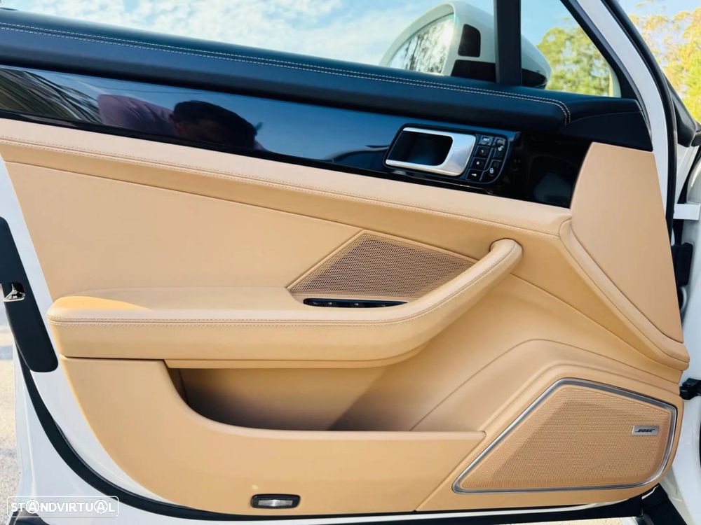 Porsche Panamera Sport Turismo 4 E-Hybrid - 23