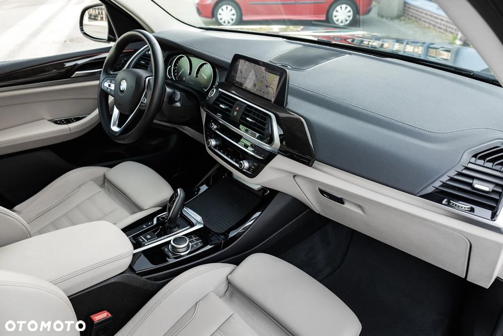 BMW X3 xDrive30i Luxury Line - 23