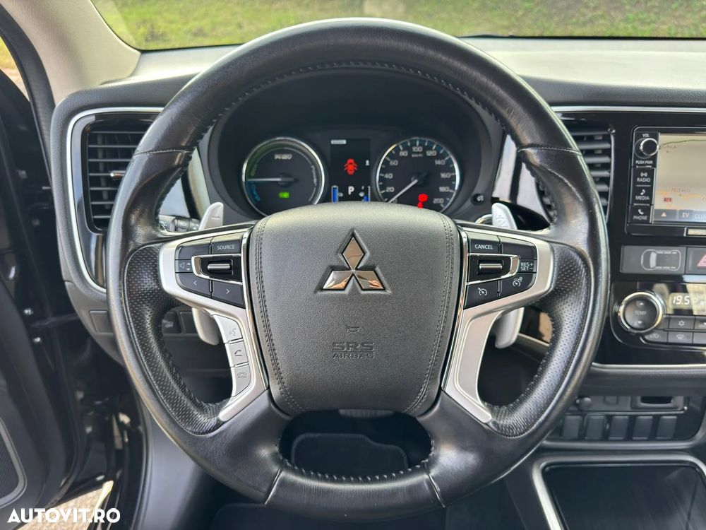 Mitsubishi Outlander 2.0 4WD Plug-In Hybrid Plus - 6