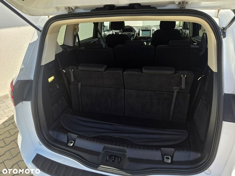 Ford S-Max - 13
