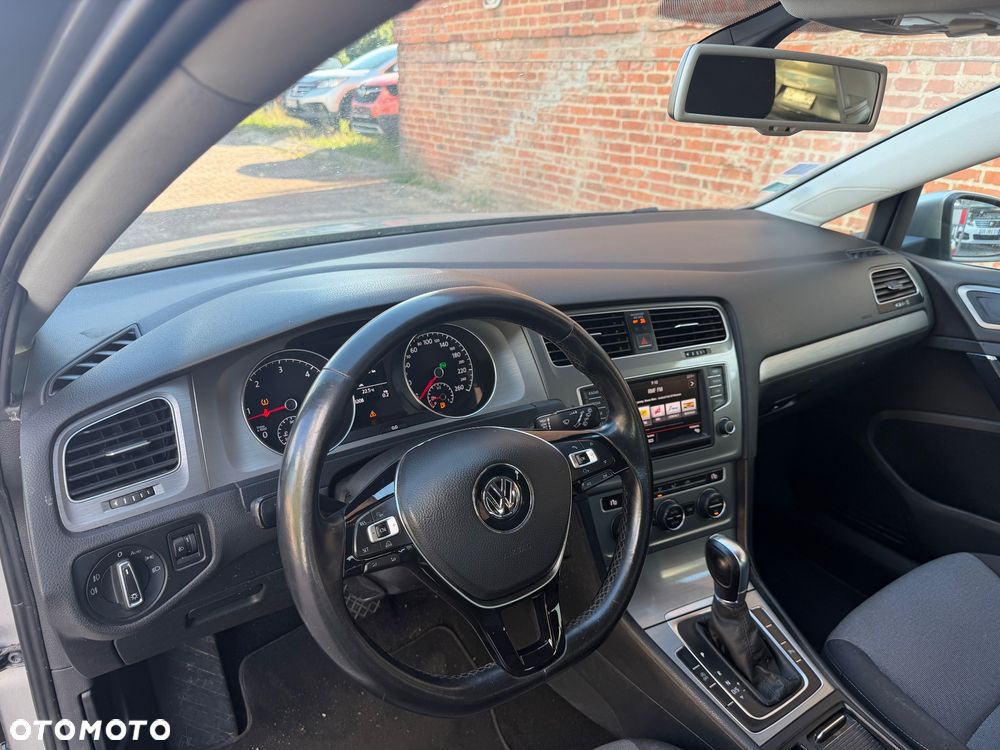 Volkswagen Golf - 10
