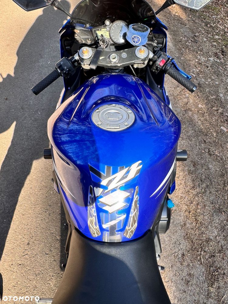 Yamaha R1 - 3