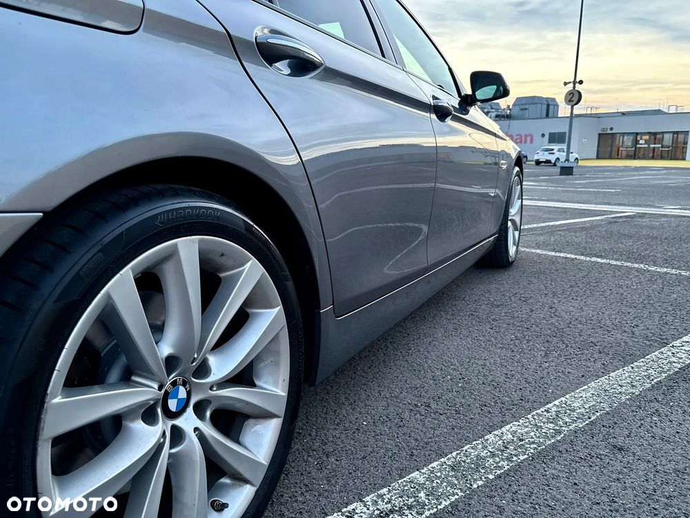 BMW Seria 5 520d xDrive - 11
