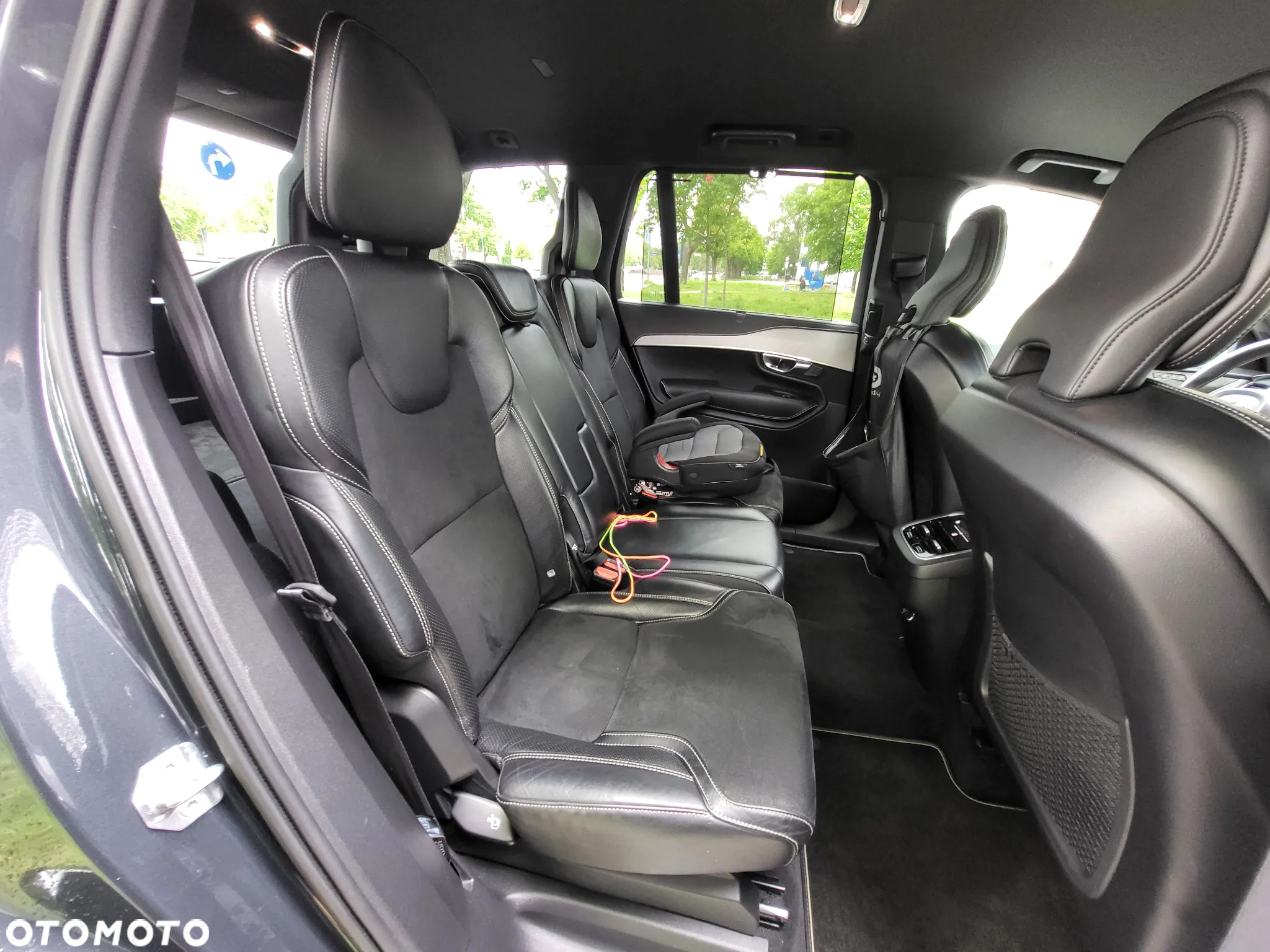 Volvo XC 90 D5 SCR AWD R-Design 7os - 31