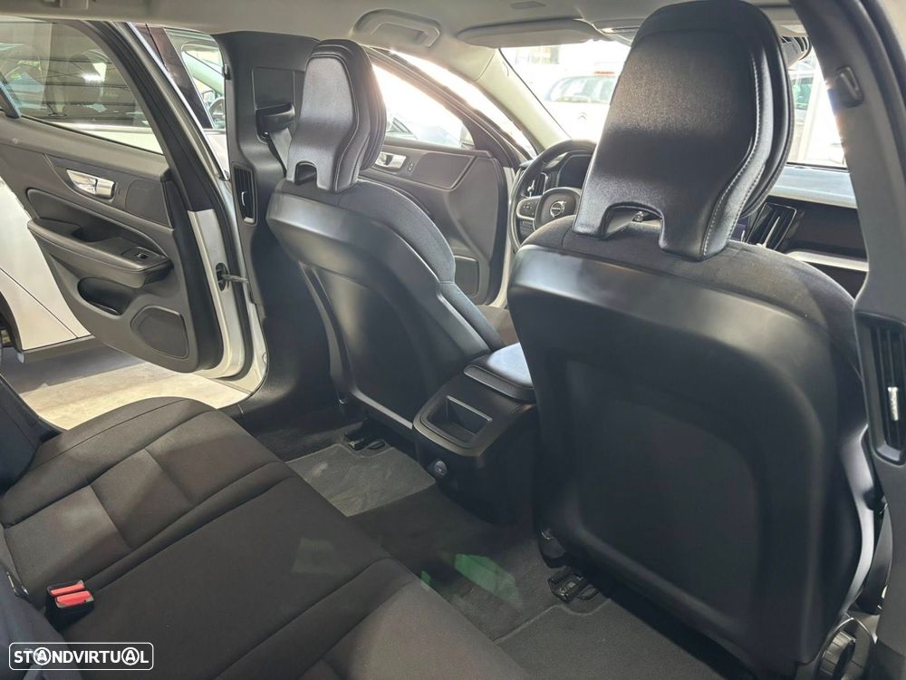 Volvo V60 2.0 B4 Momentum Geartronic - 13