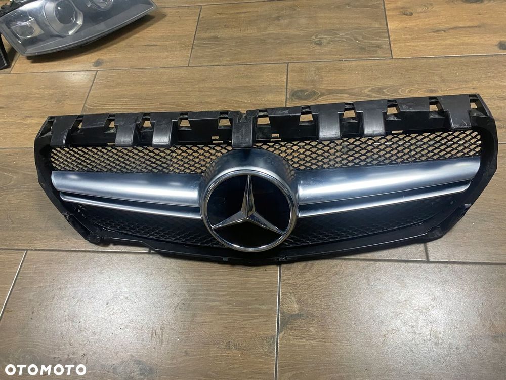 ATRAPA Mercedes CLA45 W117 A1178880460 ORG - 1