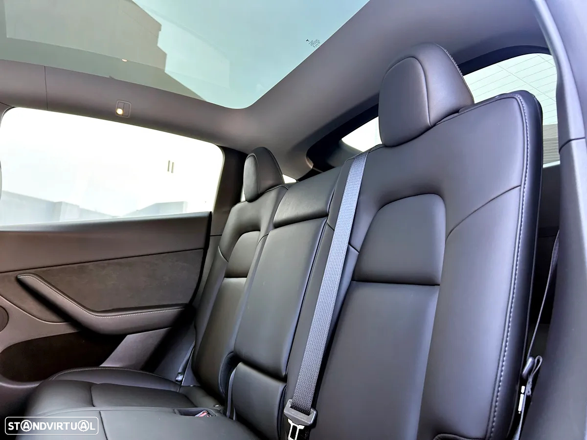 Tesla Model Y Long Range Dual Motor AWD - 35
