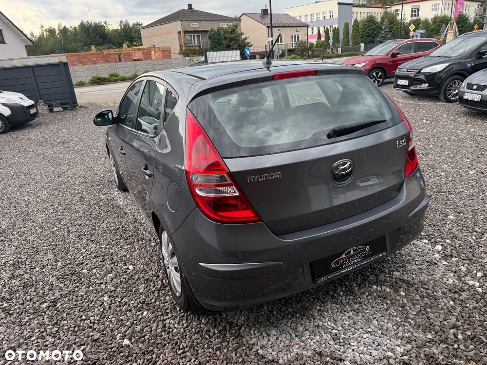 Hyundai i30 1.4 Base + - 25