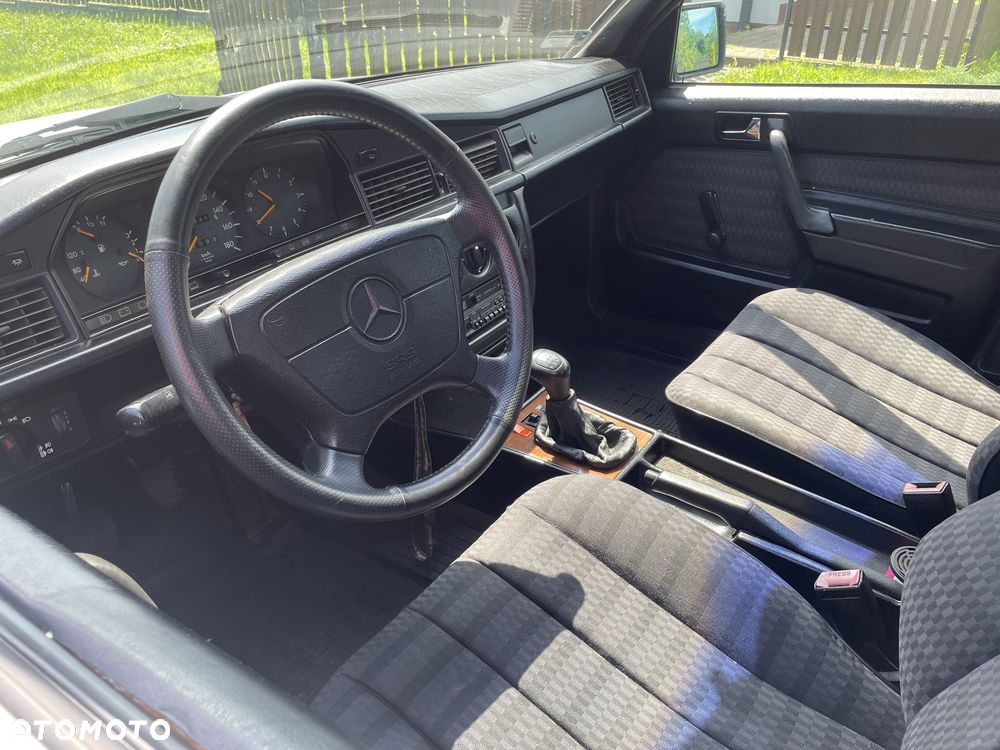 Mercedes-Benz W201 (190) - 6