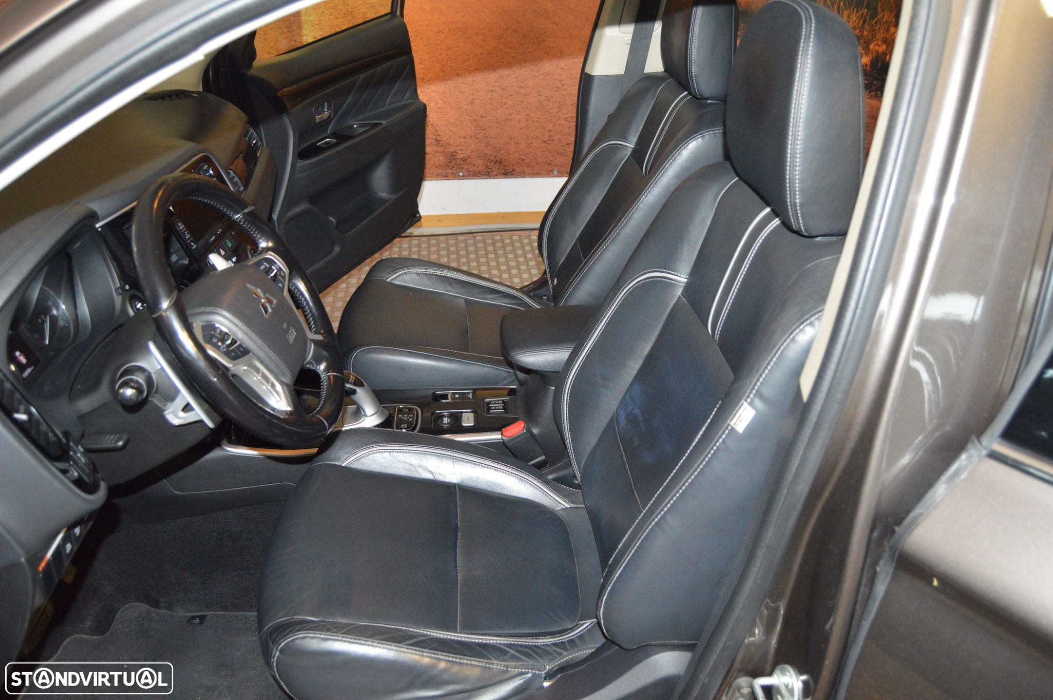 Mitsubishi Outlander 2.0 PHEV Instyle Navi - 34