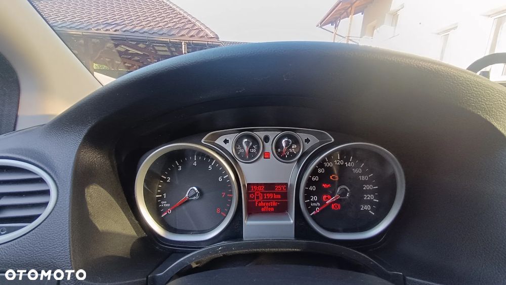 Ford Focus 1.6 16V Ghia - 12