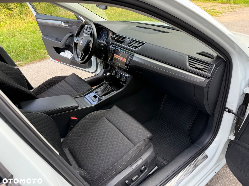 Skoda Superb Combi 2.0 TDI DSG Ambition - 22