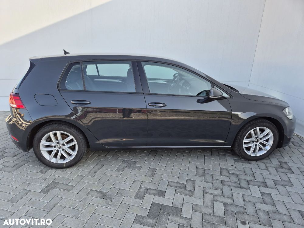 Volkswagen Golf - 6