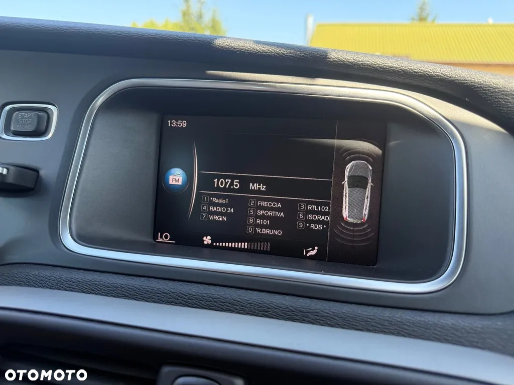 Volvo V40 D2 Geartronic Momentum - 27