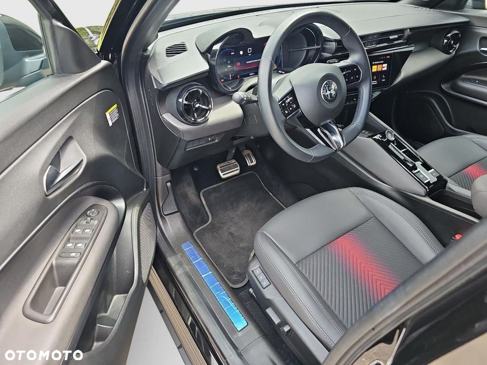 Alfa Romeo Junior 1.2 mHEV Ibrida Speciale eDCT - 12