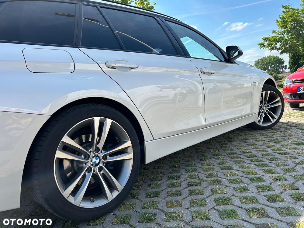 BMW Seria 3 320i Touring - 5